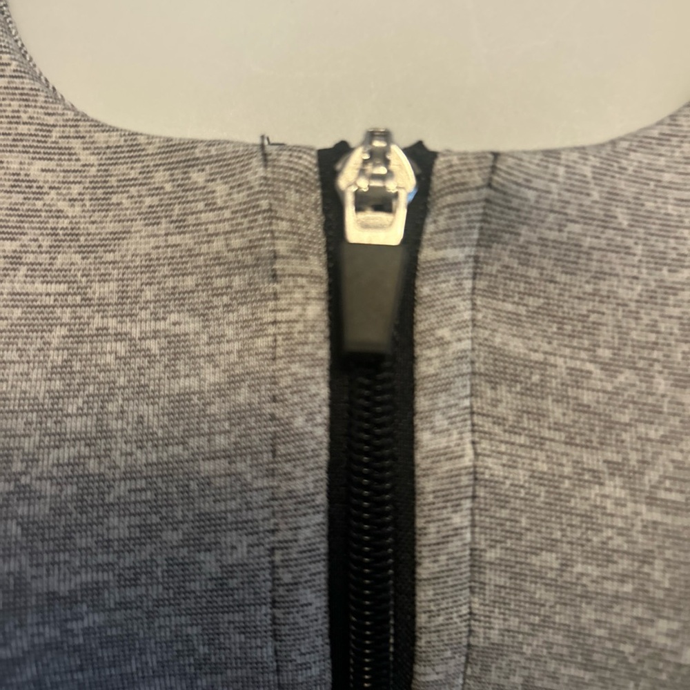 NWOT Tek Gear Med Support Gray Black Front Zip Racer back Sports Bra Small - Picture 2 of 7
